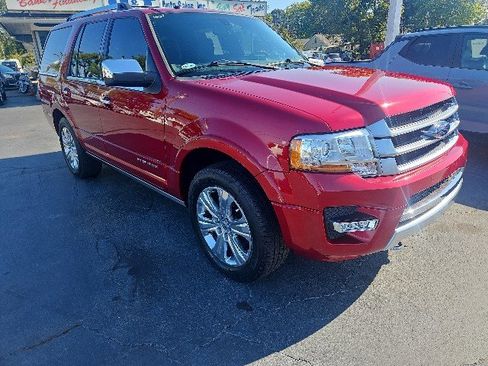 Used 2015 Ford Expedition Platinum image 2