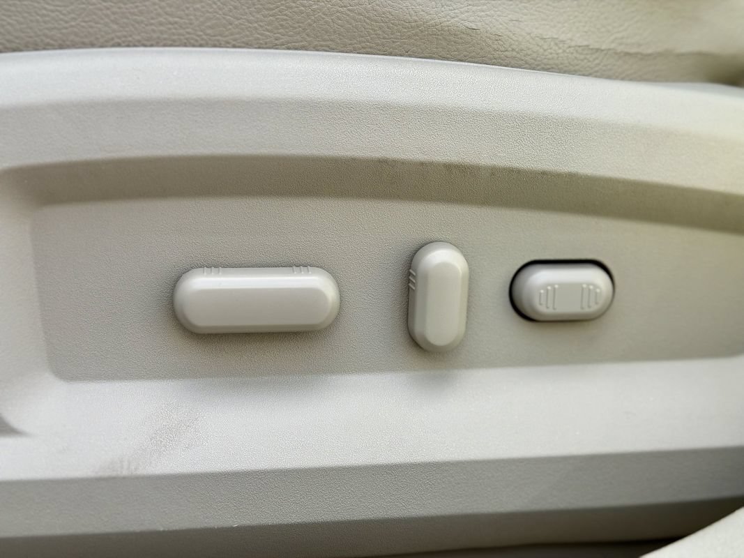 Used 2013 Lincoln MKX AWD image 29