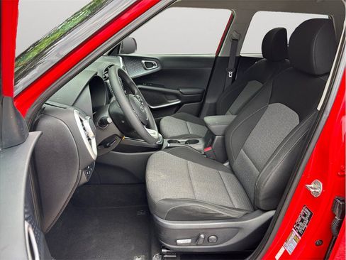 Used 2021 Kia Soul S FWD image 2