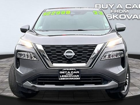 Used 2023 Nissan Rogue SV image 3