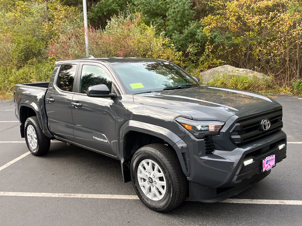 Used 2025 Toyota Tacoma SR5 AWD/4WD image 6