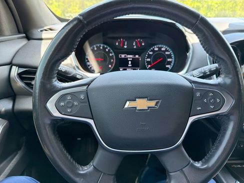 Used 2022 Chevrolet Traverse LT FWD image 18