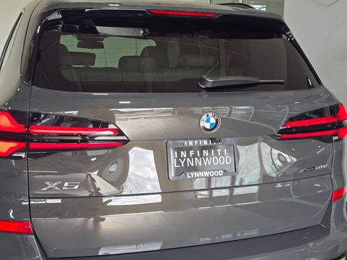 Used 2026 BMW X5 xDrive40i w/ M Sport Package AWD/4WD image 25