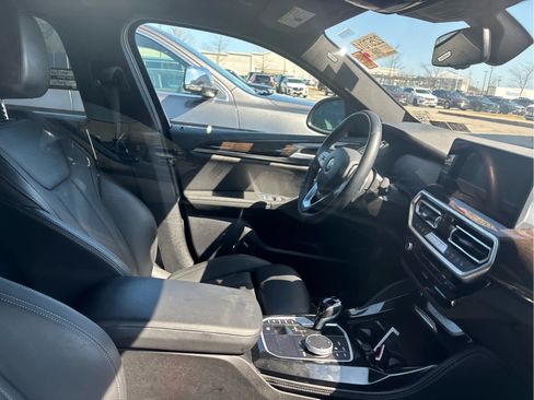 Used 2024 BMW X4 xDrive30i AWD/4WD image 2