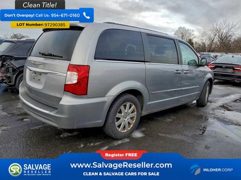 Used 2013 Chrysler Town & Country Touring FWD image 4