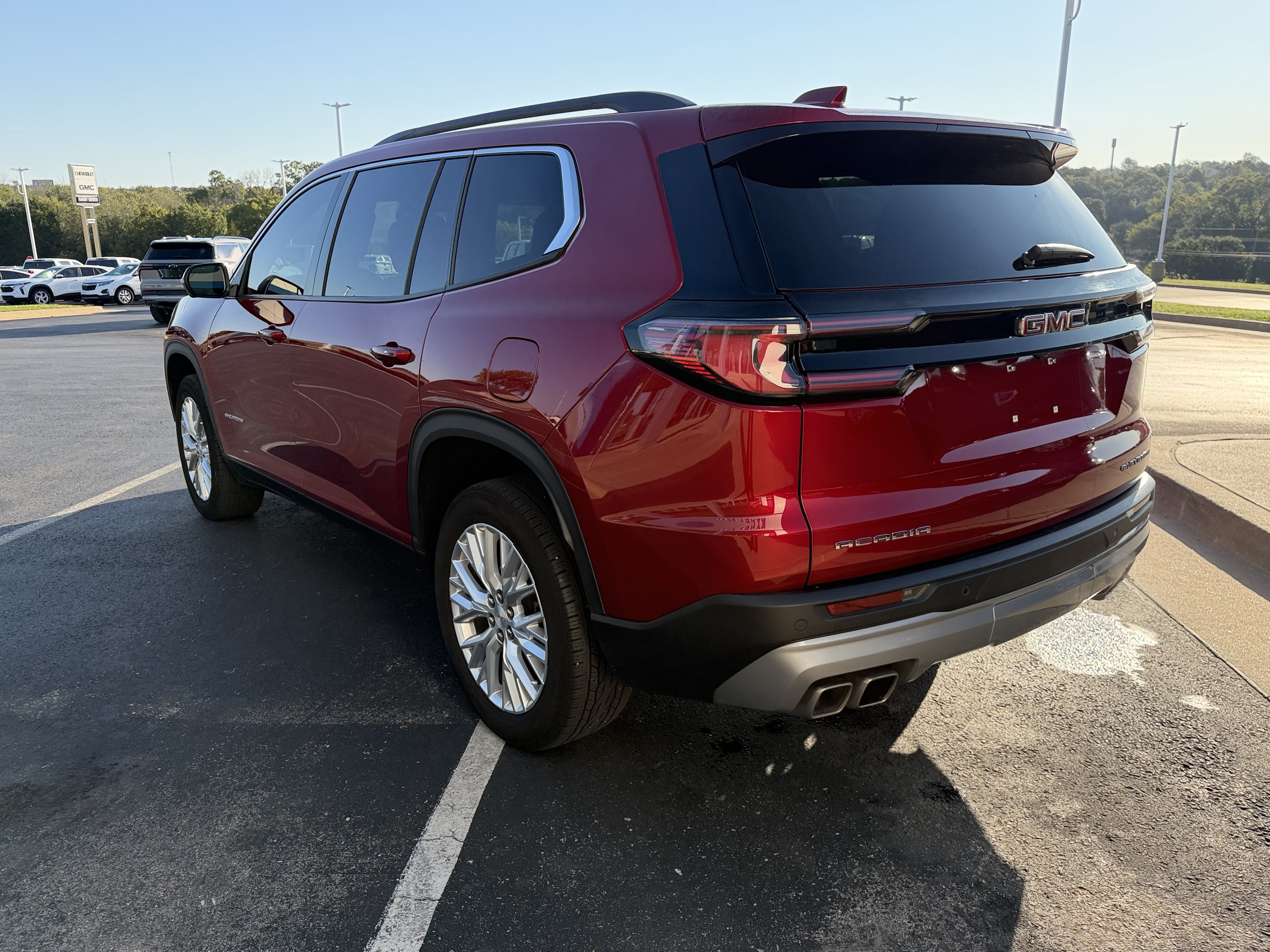 Used 2024 GMC Acadia Elevation FWD image 3