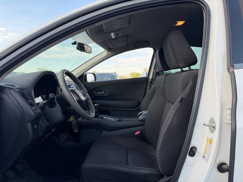 Used 2017 Honda HR-V LX image 5