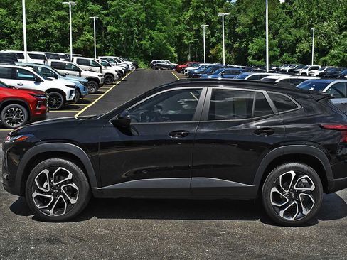 Used 2024 Chevrolet Trax RS w/ Sunroof Package FWD image 4