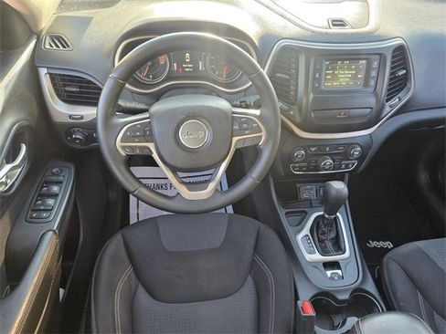 Used 2017 Jeep Cherokee Latitude w/ Comfort/Convenience Group image 16