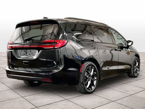 Used 2022 Chrysler Pacifica Touring-L w/ S Appearance Package AWD/4WD image 11