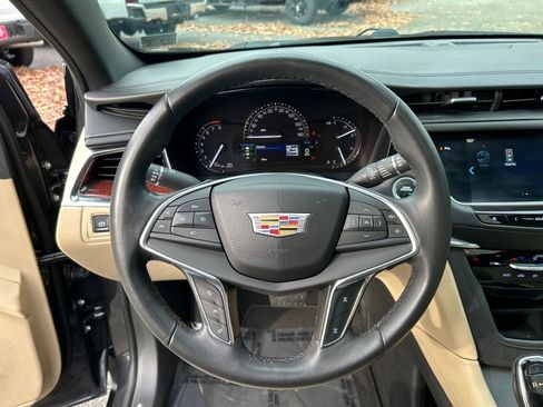 Used 2017 Cadillac XT5 Luxury w/ Driver Awareness Package image 20