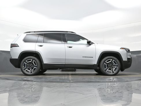 New 2026 Jeep Cherokee Laredo image 16