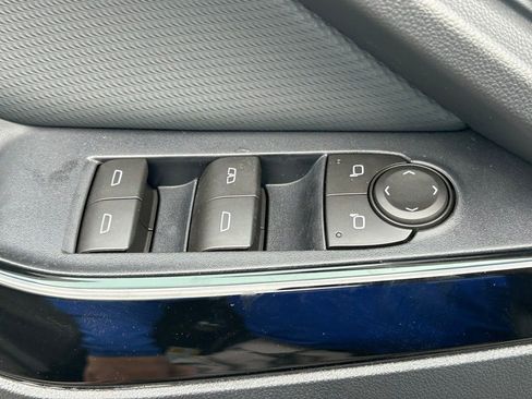 New 2026 Chevrolet Equinox LT w/ Convenience Package II FWD image 31