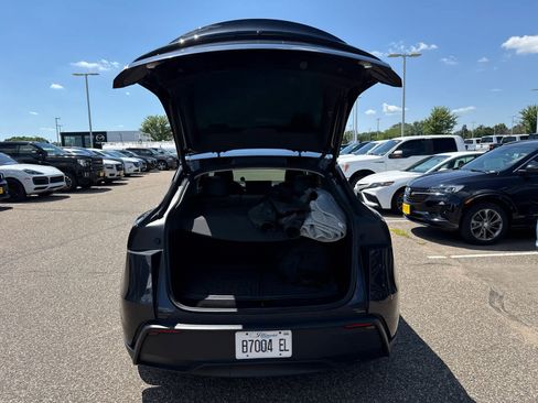 Used 2026 Tesla Model Y AWD image 8