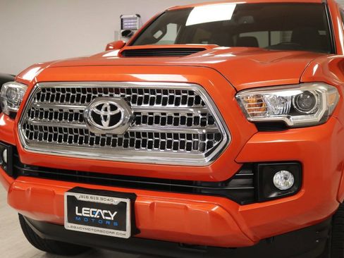 Used 2017 Toyota Tacoma TRD Sport w/ Premium & Technology Package AWD/4WD image 99
