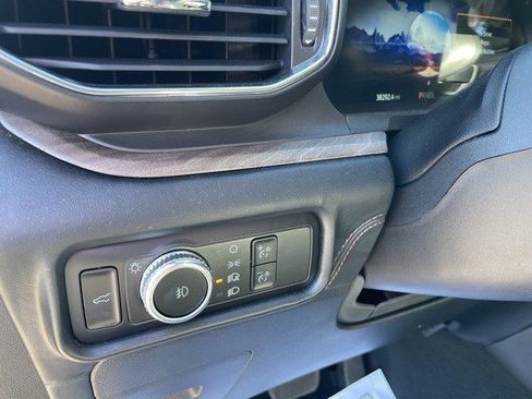 Used 2023 Ford Explorer Platinum w/ Technology Package image 7