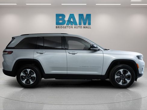 Used 2023 Jeep Grand Cherokee 4WD 4xe w/ Luxury Tech Group II image 8