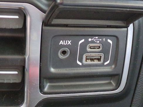 Used 2020 Jeep Gladiator Overland image 22