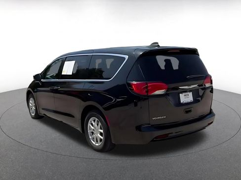 Used 2024 Chrysler Voyager LX FWD image 9