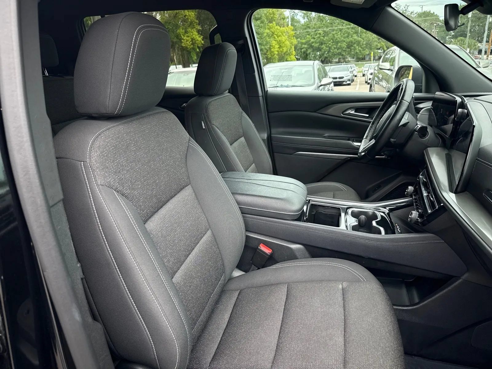 Used 2024 Chevrolet Traverse LT FWD image 16