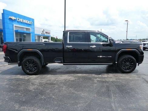 Used 2022 GMC Sierra 3500 Denali w/ Denali Black Diamond Edition AWD/4WD image 4