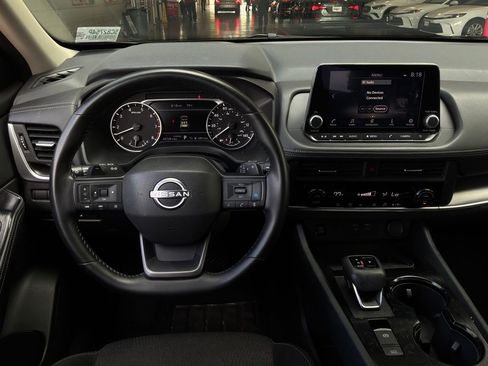 Used 2025 Nissan Rogue SV FWD image 14