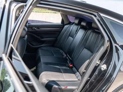 Used 2018 Honda Accord Touring image 19