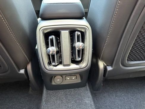 Certified 2025 Volvo XC40 B5 Plus AWD/4WD image 17