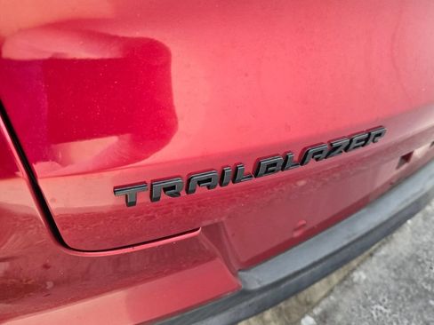 Used 2021 Chevrolet TrailBlazer RS w/ Sun and Liftgate Package FWD image 11