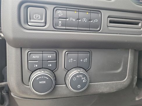 Used 2021 Chevrolet Tahoe Z71 image 23