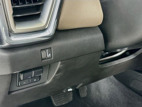 Used 2024 GMC Canyon Denali AWD/4WD image 9