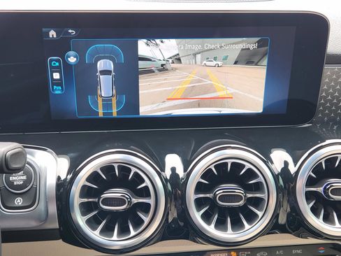 Used 2025 Mercedes-Benz GLB 250 image 18