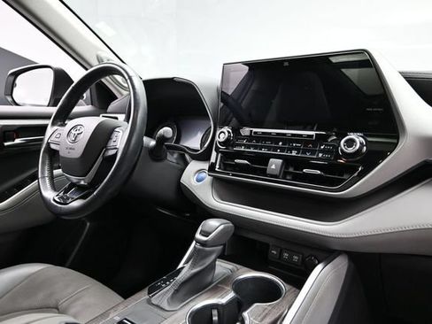 Used 2021 Toyota Highlander Platinum AWD/4WD image 12