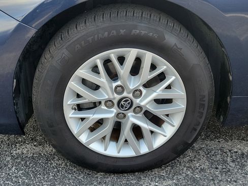 Used 2016 Toyota Camry LE image 10