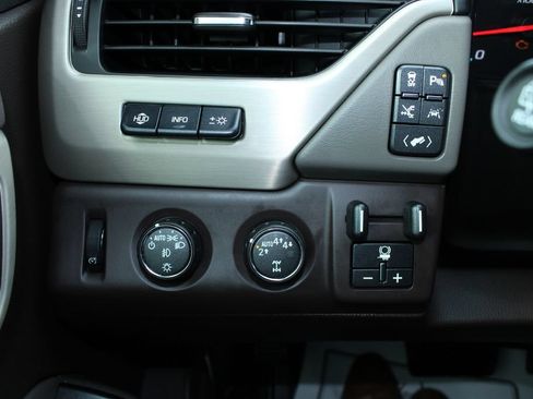Used 2017 GMC Yukon Denali w/ Open Road Package AWD/4WD image 32