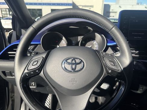 Used 2021 Toyota C-HR XLE image 16