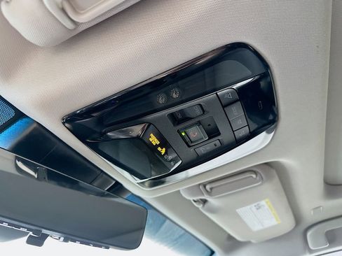 Used 2023 Toyota Venza Limited image 33