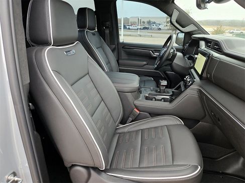 Used 2024 GMC Sierra 1500 AT4X image 27