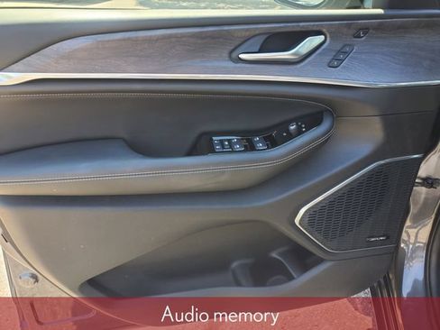 Used 2024 Jeep Grand Cherokee Overland w/ Luxury Tech Group IV AWD/4WD image 12