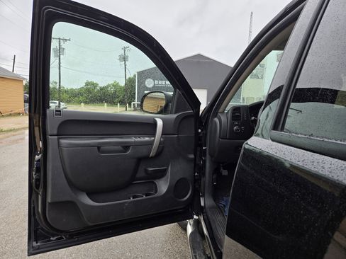 Used 2011 Chevrolet Silverado 1500 LT w/ All-Star Edition AWD/4WD image 3