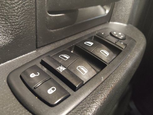 Used 2014 RAM 1500 Express RWD image 27