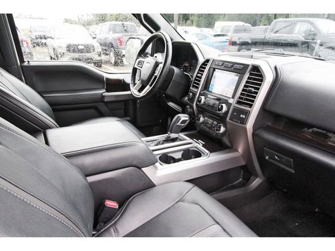 Used 2017 Ford F150 Platinum w/ Equipment Group 701A Luxury AWD/4WD image 28
