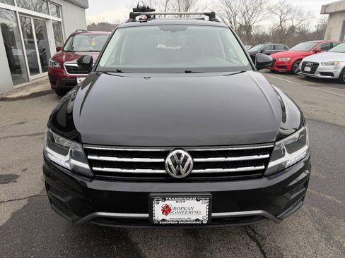 Used 2020 Volkswagen Tiguan SE w/ Panoramic Sunroof Package image 2