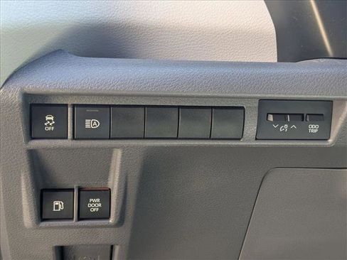 Used 2021 Toyota Sienna XLE image 13