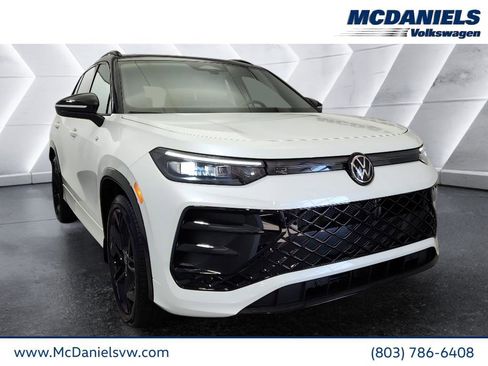 New 2026 Volkswagen Tiguan SE R-Line image 1