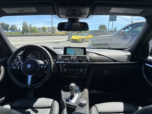 Used 2017 BMW 330i xDrive Wagon AWD/4WD image 21