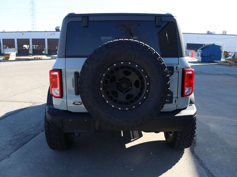 Used 2022 Ford Bronco Black Diamond image 6