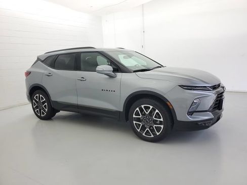 Used 2025 Chevrolet Blazer RS FWD image 4