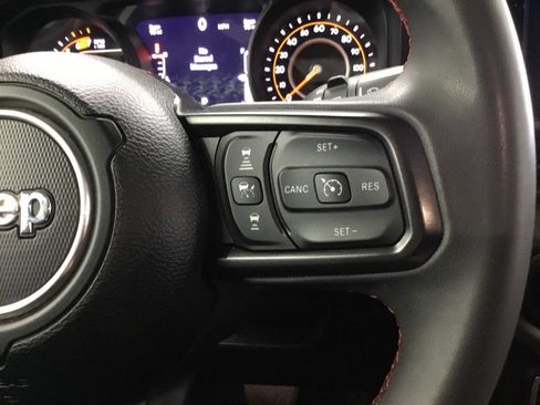 Used 2024 Jeep Wrangler Unlimited Rubicon AWD/4WD image 37
