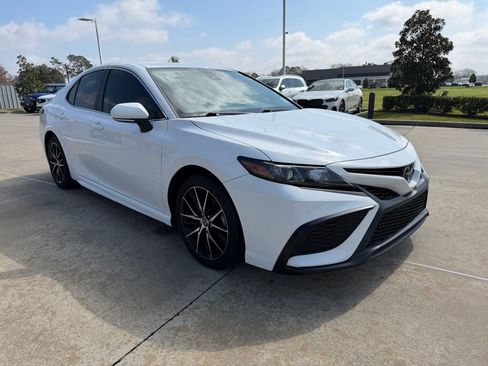 Used 2022 Toyota Camry SE image 7